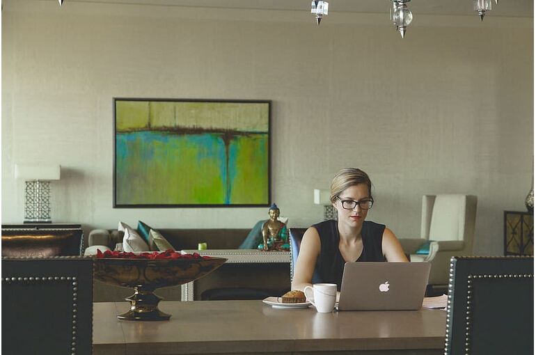 adult-apple-business-business-woman