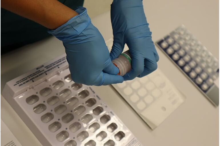pills-student-practice-pharmacy