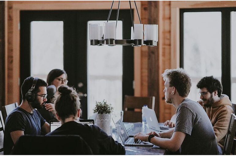 colleague-unsplash-team-group-work
