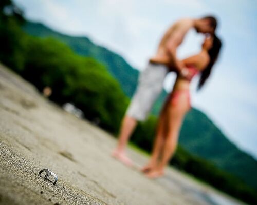 honeymoon-beach-vacation-newlyweds-wedding-rings