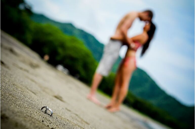 honeymoon-beach-vacation-newlyweds-wedding-rings